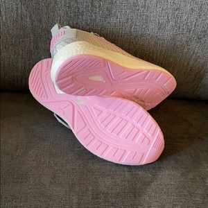 Ladies Puma Sneakers. Never used - no tags no box